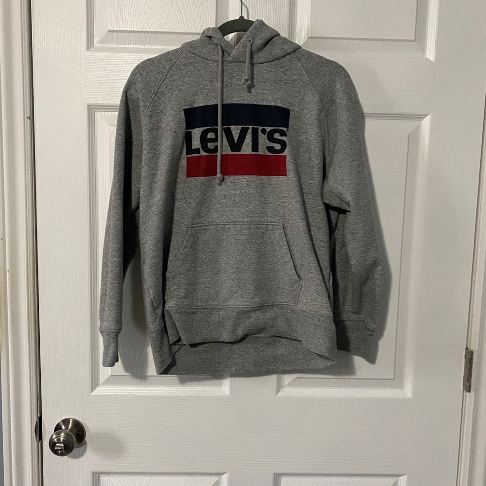 Grey Levi’s hoodie